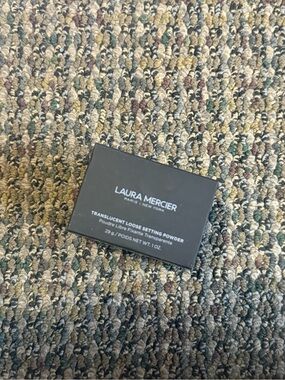 Brand new laura mercier Black Compact Translucent Setting Powder